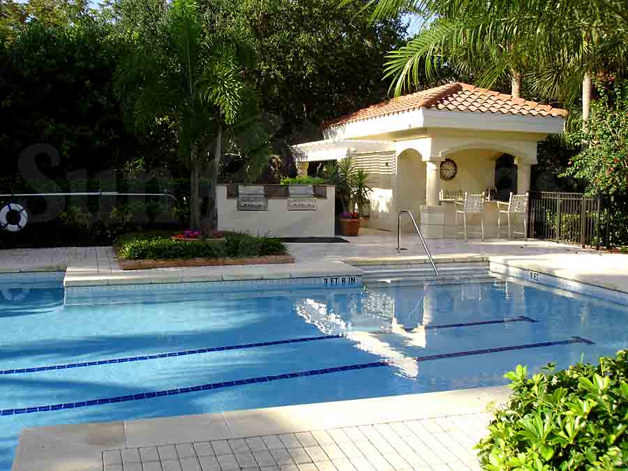 Mansion La Palma Community Pool and Cabana